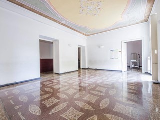 Appartamento in Vendita a Genova, 290'000€, 200 m²