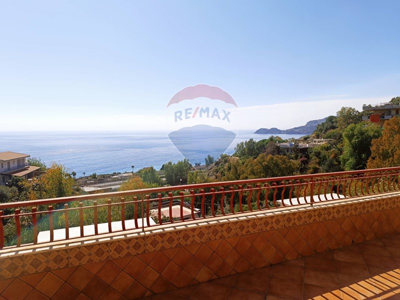 Appartamento in Vendita a Letojanni, 190'000&euro;, 74 m²