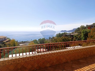 Appartamento in Vendita a Letojanni, 190'000€, 74 m²