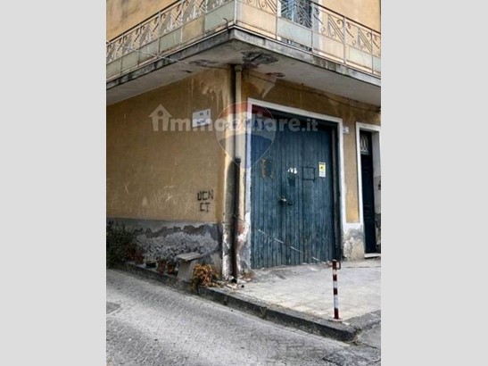 Casa Indipendente in Vendita a Motta Sant'Anastasia, 109'000€, 133 m²