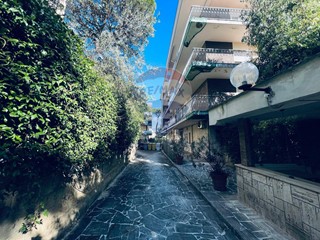 Appartamento in Vendita a Napoli, 560'000€, 155 m²