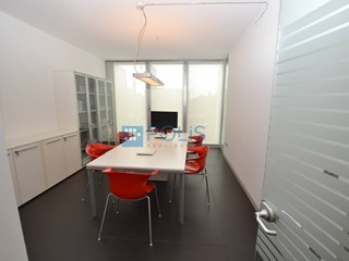 Ufficio in Affitto a Padova, 2'300€, 160 m²