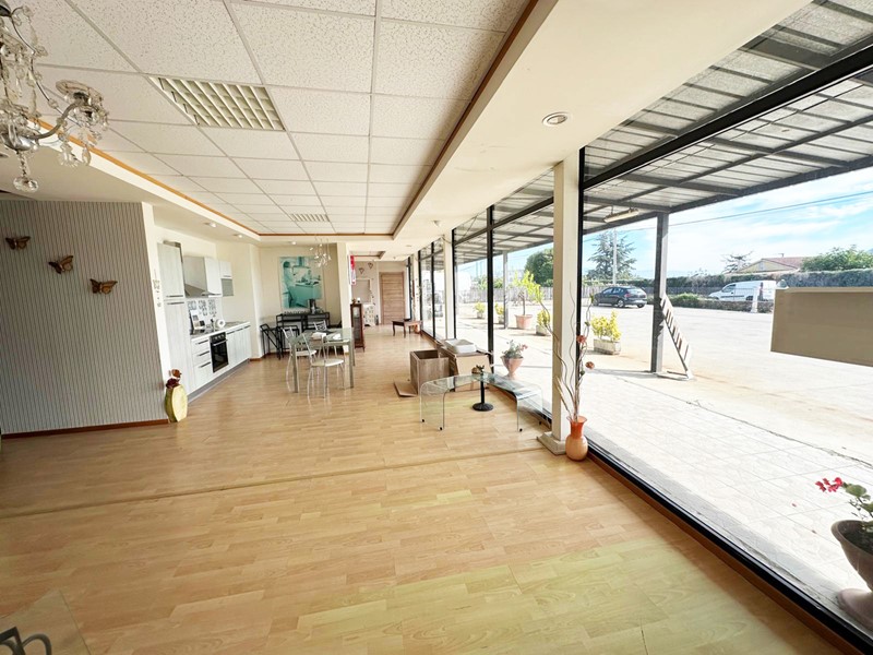 Capannone in Affitto a Castel Sant'Elia, 1'500€, 150 m²