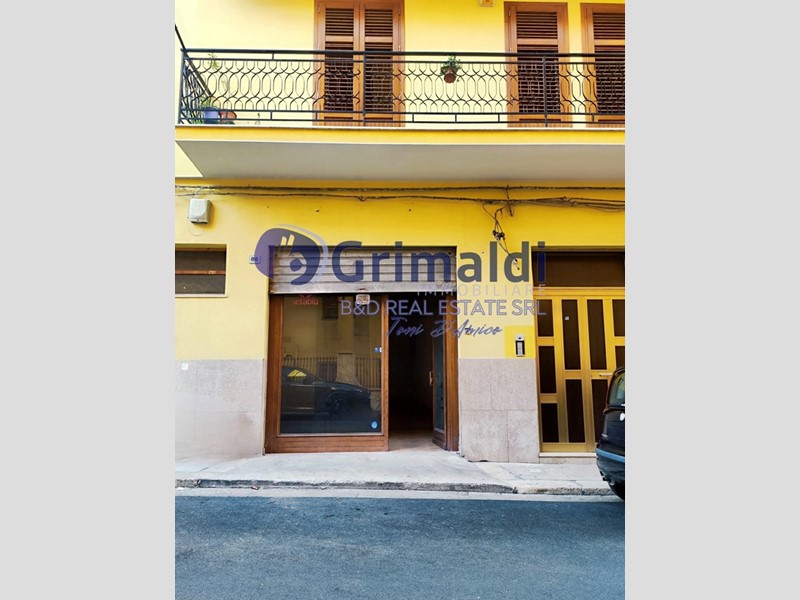 Negozio in Vendita a Bagheria, 98'000€, 95 m²