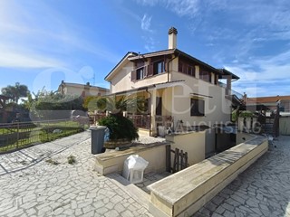 Quadrilocale in Vendita a Anzio, 95'000€, 90 m²