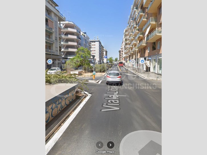 Attività commerciale in Vendita a Roma, 49'000&euro;, 54 m²