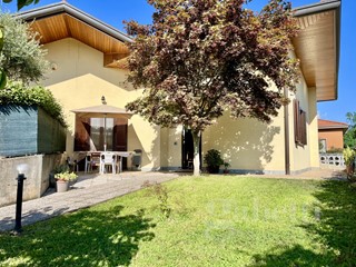Villa in Vendita a Lonate Pozzolo, 295'000€, 160 m²