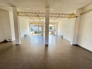 Negozio in Vendita a Piacenza, 75'000€, 84 m²
