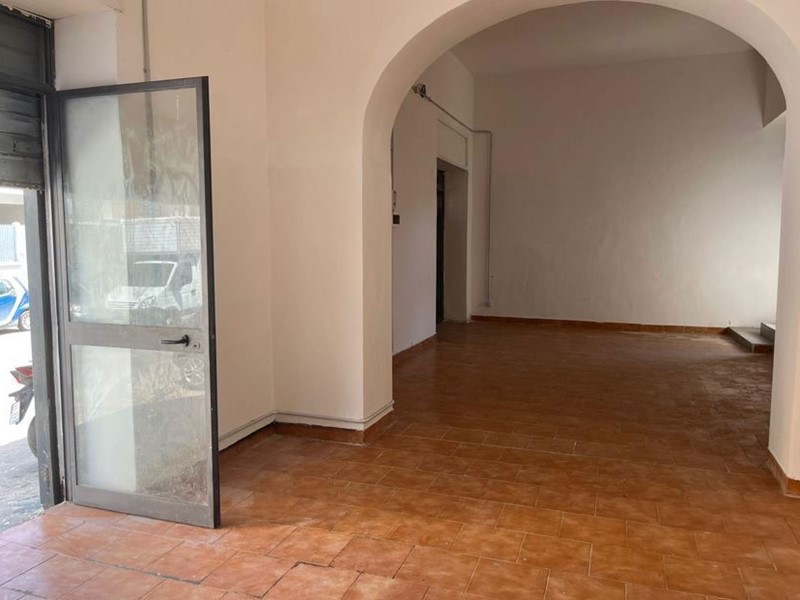 Negozio in Affitto a Casoria, 800€, 110 m²