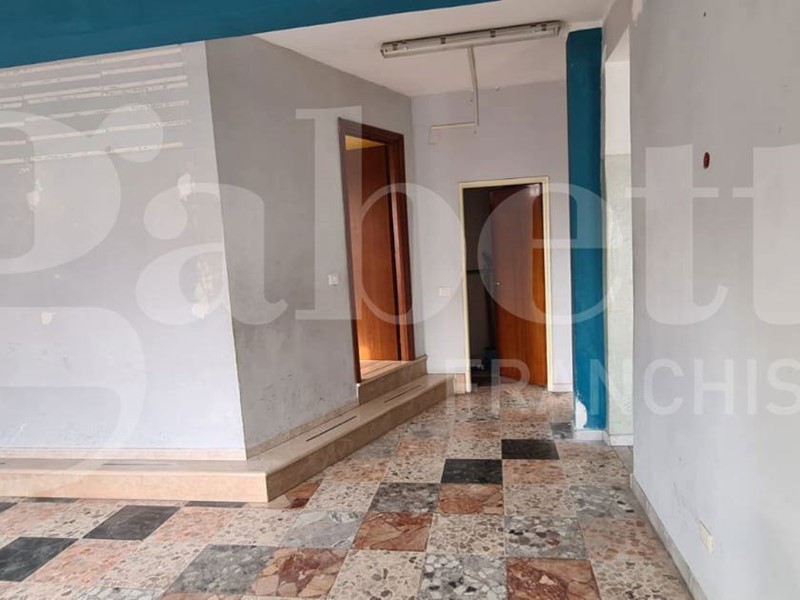 Negozio in Vendita a Capua, 70'000€, 64 m²