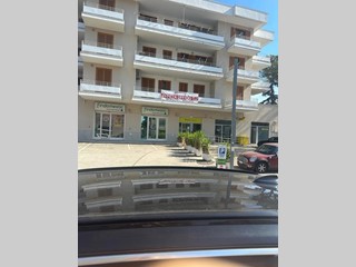 Ufficio in Affitto a Aversa, 2'500€, 310 m²