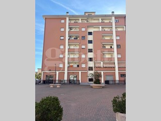 Trilocale in Vendita a Aprilia, 180'000€, 76 m², arredato