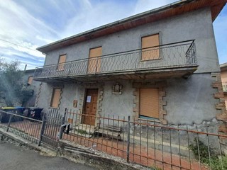 Casa Indipendente in Vendita a Amelia, 25'000€, 122 m²