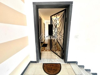 Trilocale in Vendita a Sarzana, zona Sarzana centro storico, 210'000€, 78 m², arredato