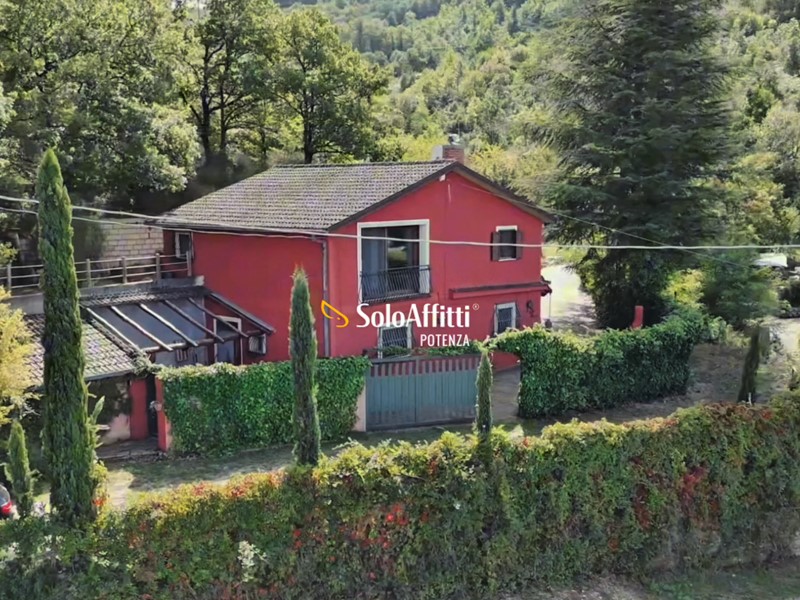 Casa Indipendente in Affitto a Pignola, 600€, 197 m², arredato