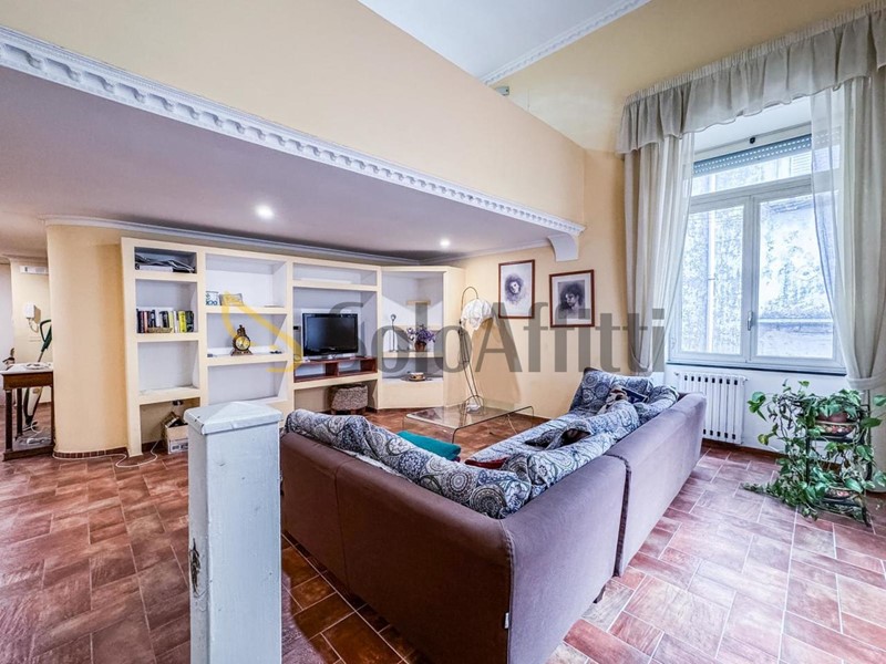 Trilocale in Affitto a Napoli, zona Centro Storico - San Giuseppe, 1'300€, 150 m², arredato
