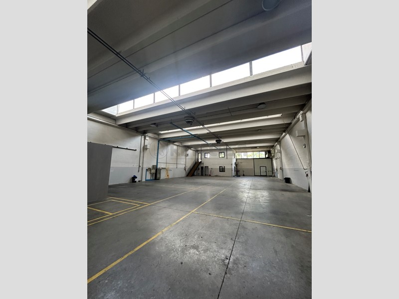 Capannone in Affitto a Schio, 3'600€, 1000 m²