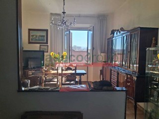 Appartamento in Vendita a Livorno, zona Calzabigi, 205'000€, 140 m²