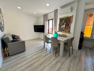 Trilocale in Vendita a Albisola Superiore, 200'000€, 70 m², arredato