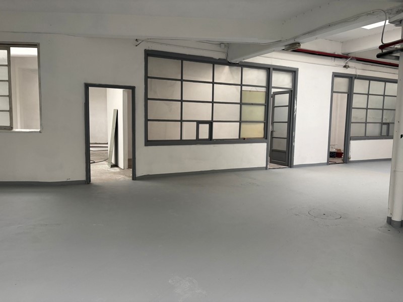 Capannone in Affitto a Torino, 4'000€, 1400 m²