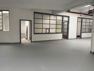 Capannone in Affitto a Torino, 4'000€, 1400 m²