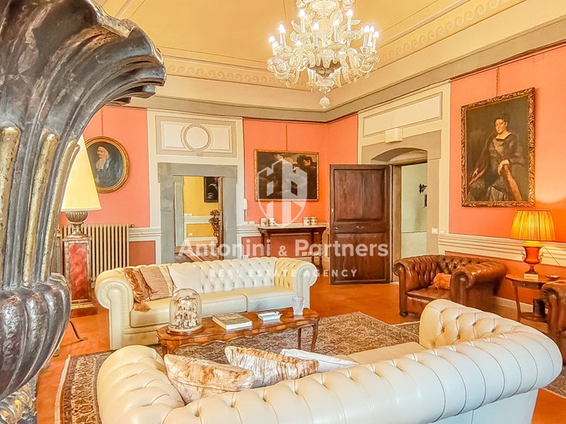 Appartamento in Vendita a Todi, 970'000€, 368 m²