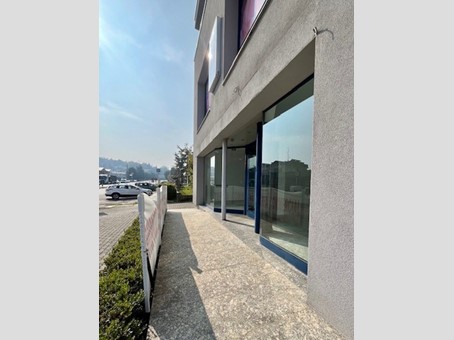 Immobile commerciale in Affitto a Lurago d'Erba, 1'400€, 82 m²