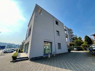 Immobile commerciale in Affitto a Lurago d'Erba, 1'400€, 82 m²