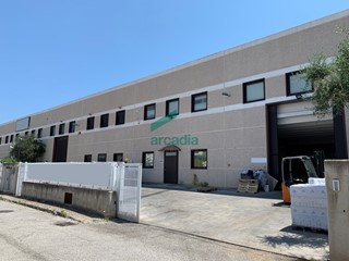 Capannone in Vendita a Modugno, zona Zona Industriale, 370'000€, 600 m²
