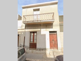 Casa Indipendente in Vendita a Vittoria, zona Via F.lli Bandiera 257, 75'000€, 200 m²