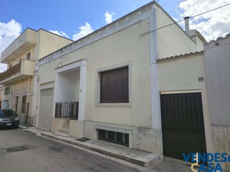 Casa Indipendente in Vendita a Adelfia, 200'000€, 245 m²