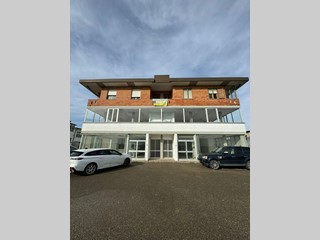 Capannone in Vendita a Crespina Lorenzana, zona Lavoria, 680'000€, 3000 m²