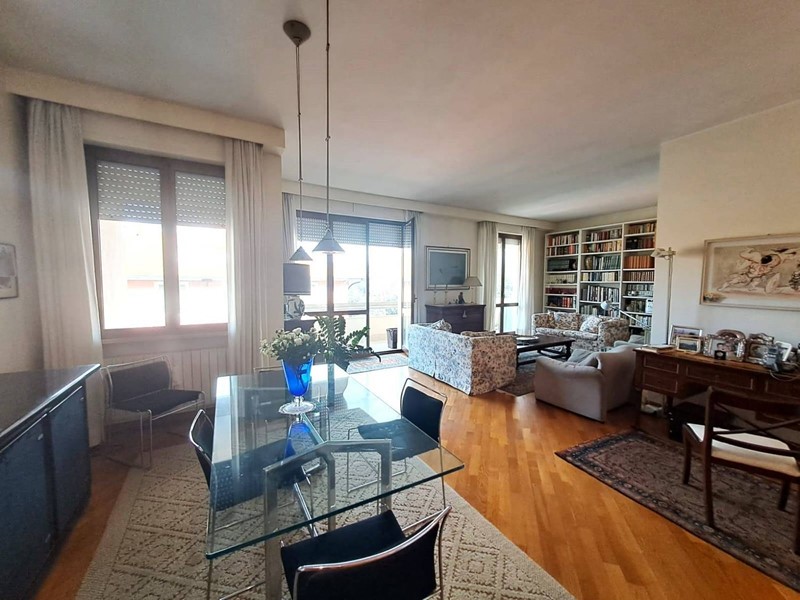 Quadrilocale in Affitto a Viareggio, 1'400€, 110 m², arredato