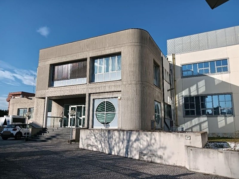 Capannone in Vendita a Cinisello Balsamo, 648'832€, 2353 m²