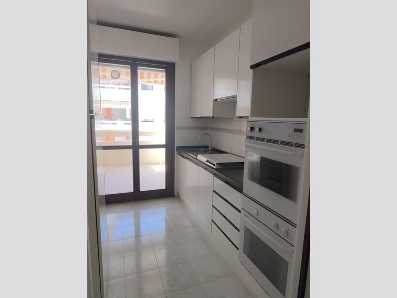 Appartamento in Affitto a Carrara, zona Avenza, 1'000€, 95 m², arredato, con Box