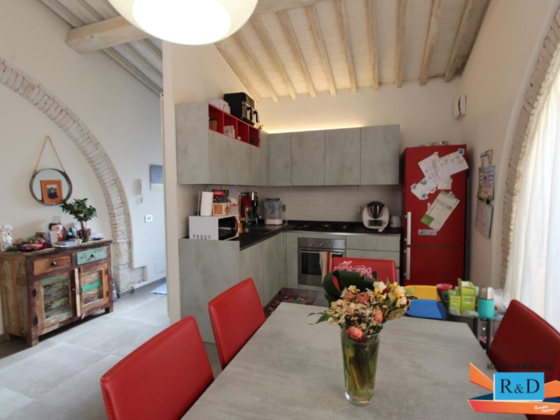 Appartamento in Vendita a Poggibonsi, zona Staggia, 255'000€, 101 m², arredato