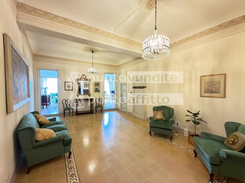 Appartamento in Affitto a Lucca, 1'800€, 120 m², arredato