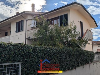 Appartamento in Vendita a Cerreto Guidi, 185'000€, 90 m², arredato, con Box