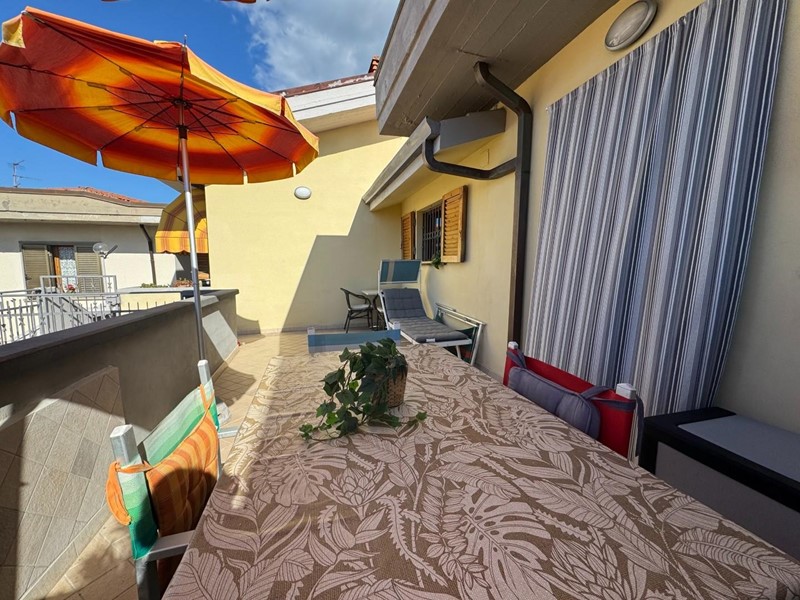 Attico in Vendita a Viareggio, zona Torre Del Lago Puccini, 199'000€, 90 m²