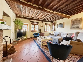 Casale in Vendita a Montecarlo, 395'000€, 330 m², arredato