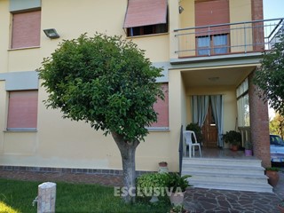 Appartamento in Vendita a Fucecchio, zona San Pierino, 225'000€, 120 m², con Box