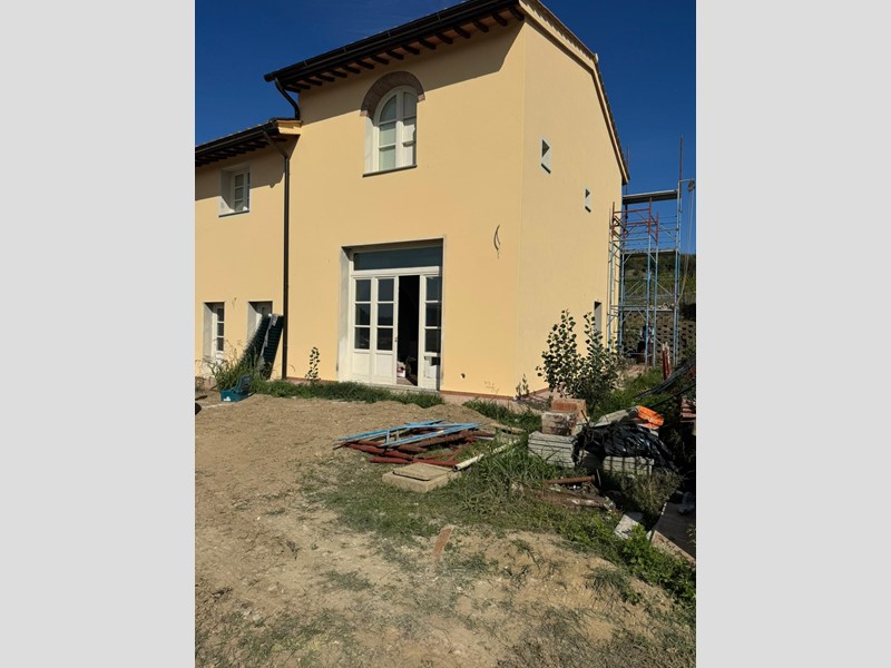 Casa Indipendente in Vendita a Empoli, zona Villanuova, 395'000€, 170 m²