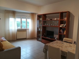 Quadrilocale in Affitto a Carrara, zona Marina di Carrara, 1'100€, 80 m²