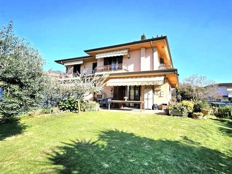 Villa bifamiliare in Vendita a Massa, zona Quercioli, 475'000&euro;, 200 m², arredato