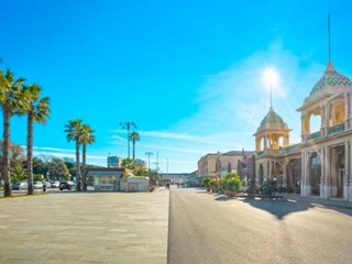 Immobile commerciale in Vendita a Viareggio, 850'000€, 200 m²