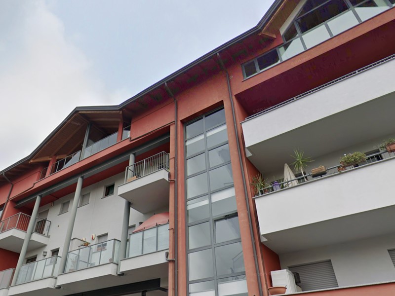 Trilocale in Vendita a Legnano, 96'000€, 59 m², con Box