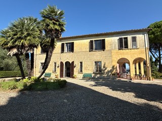 Villa in Vendita a Crespina Lorenzana, 1'200'000€, 910 m², arredato