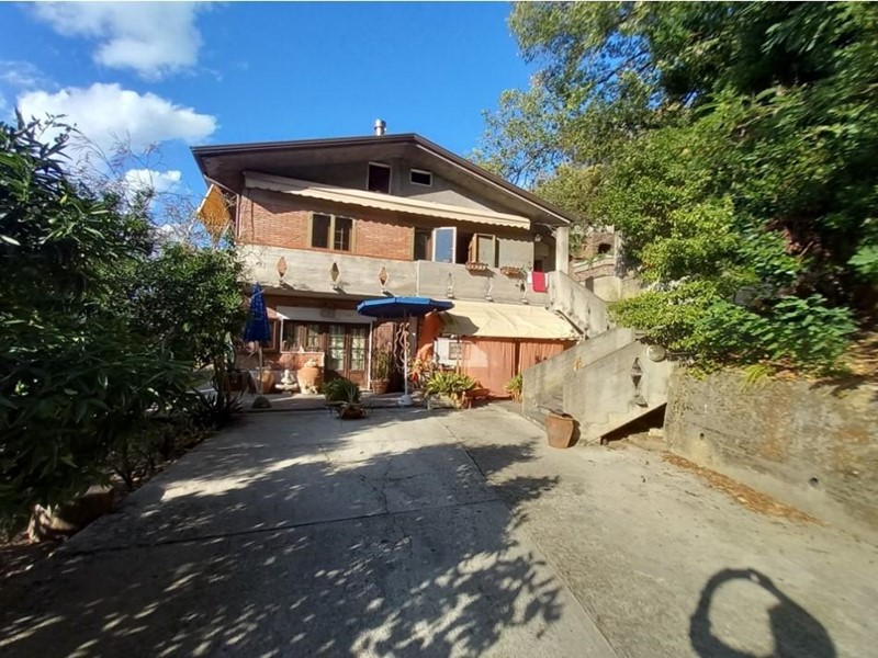 Appartamento in Vendita a Massarosa, 178'308€, 297 m², con Box