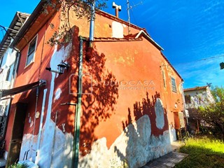 Casa Indipendente in Vendita a San Giuliano Terme, zona San Martino a Ulmiano, 225'000€, 200 m²