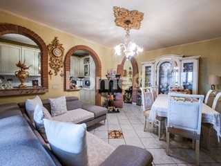 Appartamento in Vendita a Reggio Emilia, zona Pieve Modolena, 145'000€, 88 m², con Box